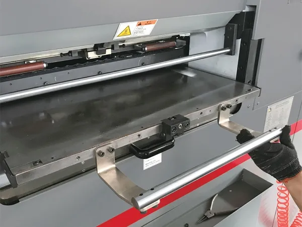 Automatic Flatbed Die Cutting & Creasing Machine with Stripping (up to 450t)
